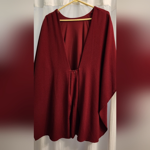 Lulu's backless cape dress - Picture 2 of 8